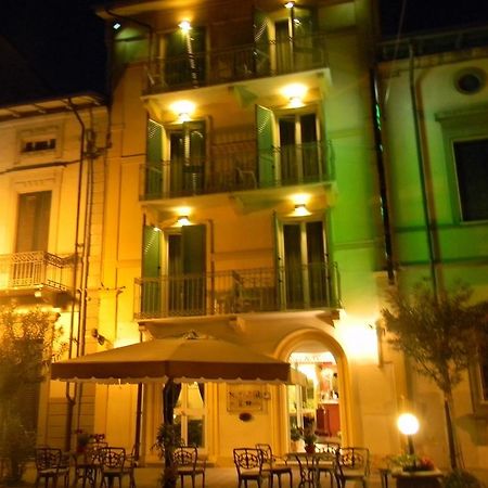 Hotel Villa Adriana Viareggio Exteriör bild