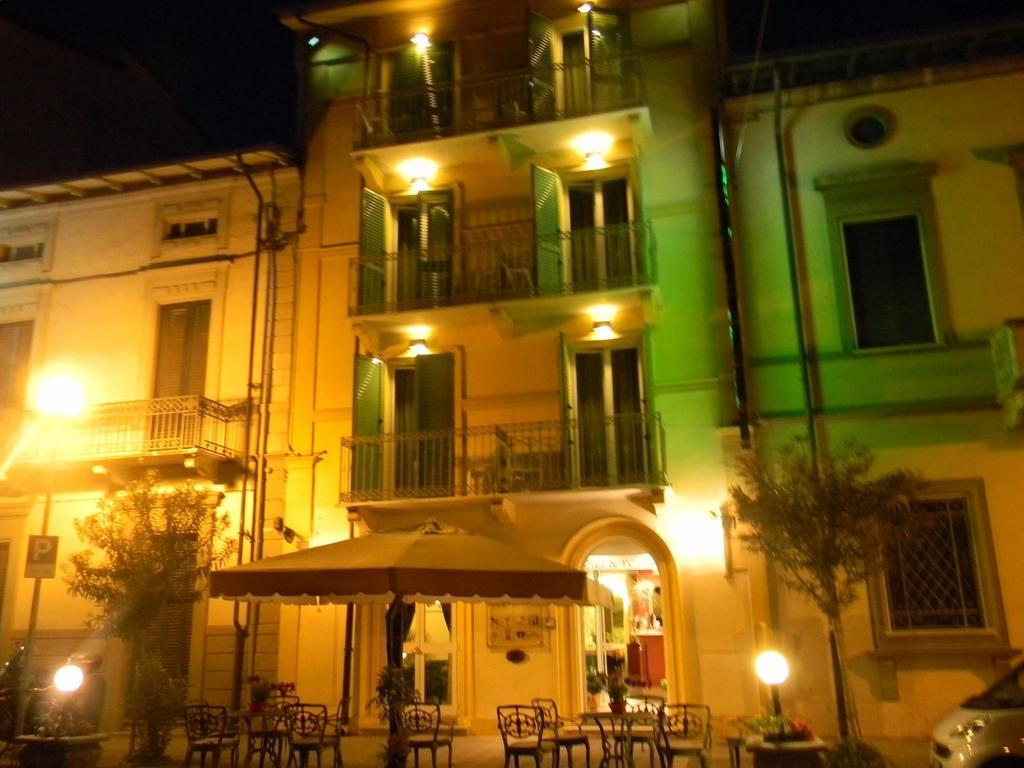 Hotel Villa Adriana Viareggio Exteriör bild