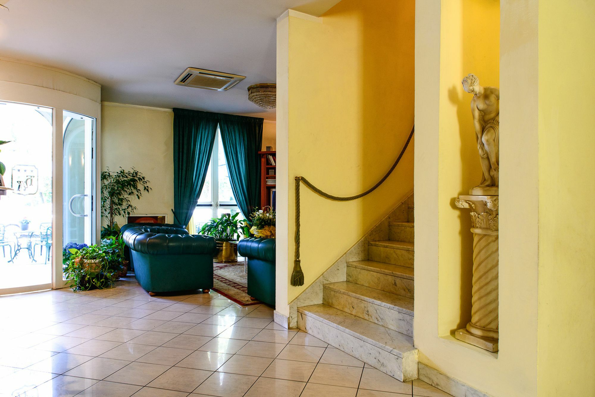Hotel Villa Adriana Viareggio Exteriör bild