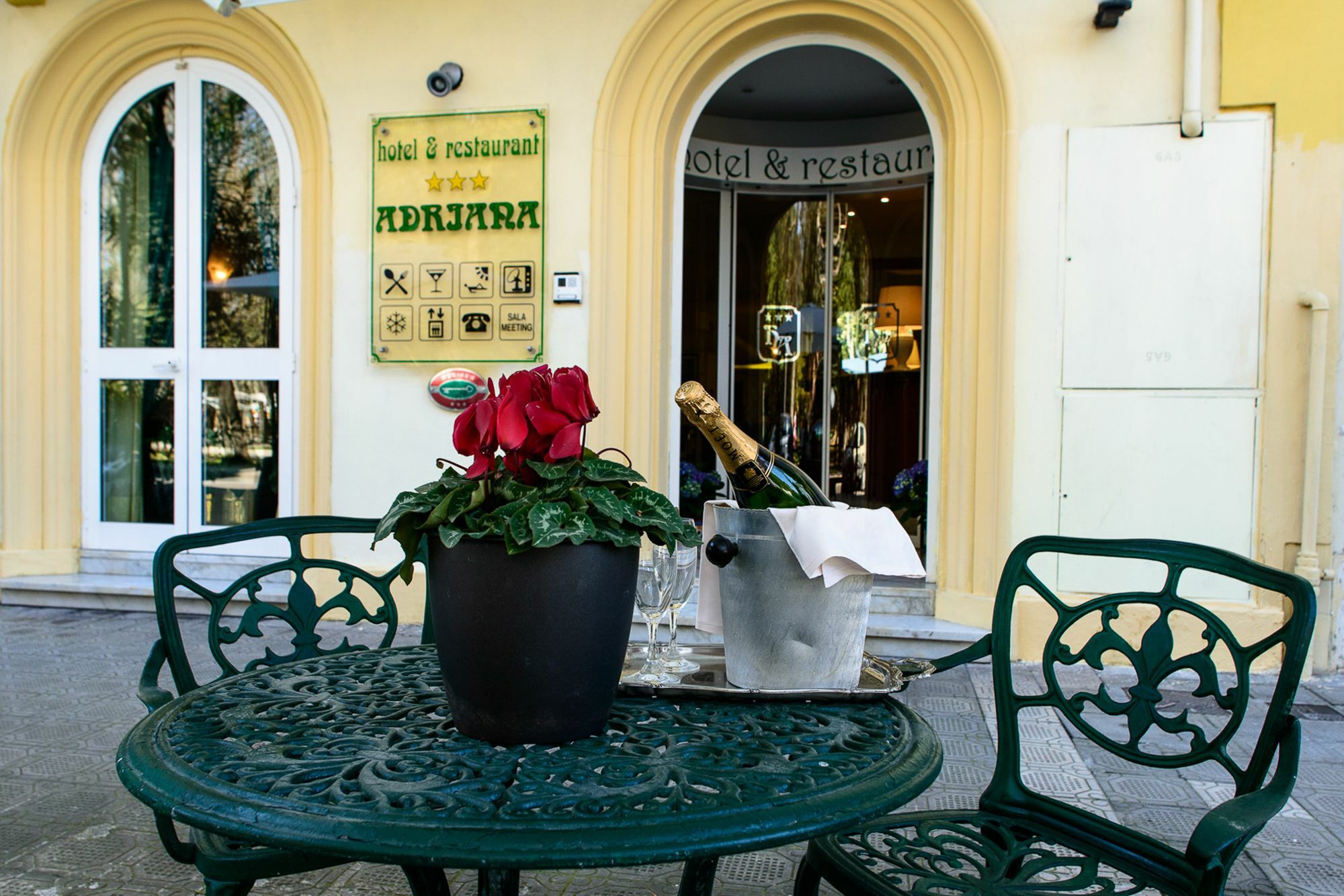 Hotel Villa Adriana Viareggio Exteriör bild